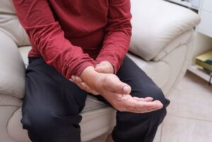 Treating Numbness in Hands and Feet with Red Light Therapy for Neuropathy (PBM)